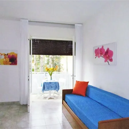 Alluring In With Private Terrace Μπιμπιόνε